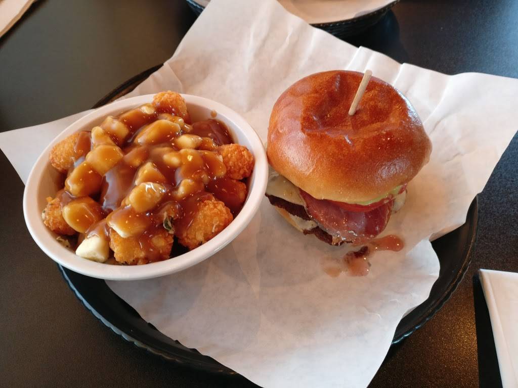 Mamo Burger Bar | restaurant | 13430 Tecumseh Rd E, Tecumseh, ON N8N 3N7, Canada | 5197353999 OR +1 519-735-3999