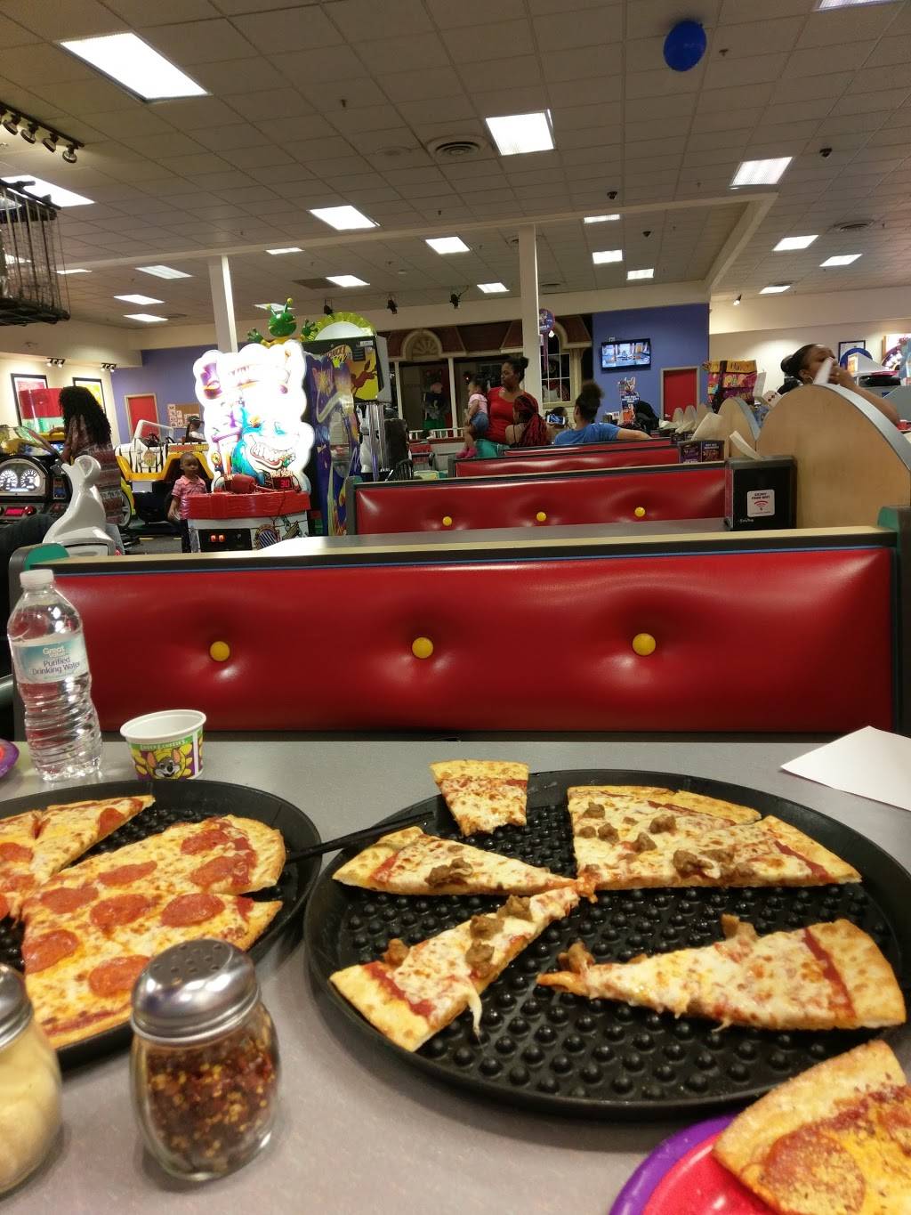 Chuck E. Cheeses | restaurant | 3600 E State St, Rockford, IL 61108, USA | 8152269400 OR +1 815-226-9400