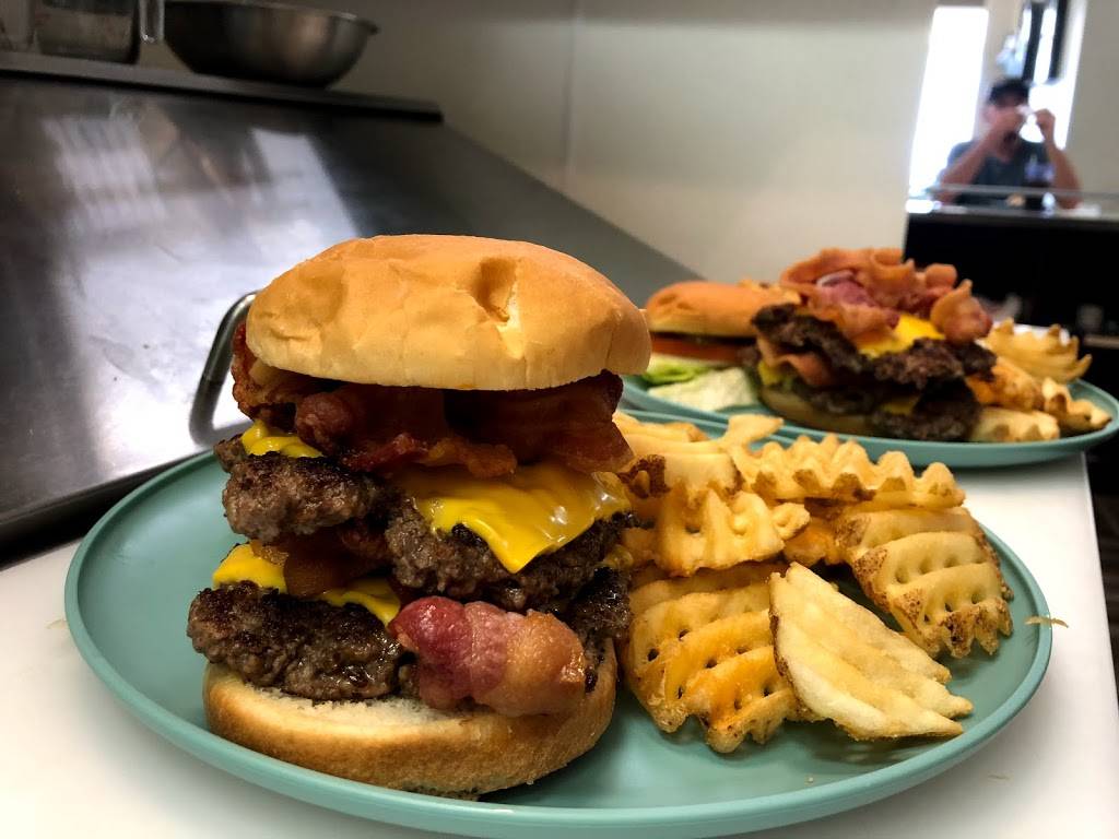 Robins Diner | restaurant | 603 West Side Square, Clinton, IL 61727, USA | 2179344122 OR +1 217-934-4122