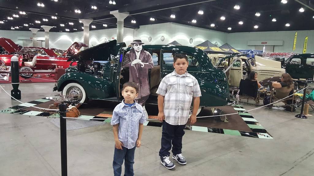 Bills Drive In | restaurant | 1664 E Florence Ave, Los Angeles, CA 90001, USA | 3235879732 OR +1 323-587-9732