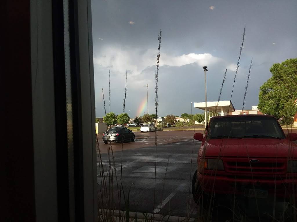 Panda Express | restaurant | 1810 Madison Ave, Mankato, MN 56001, USA | 5073882308 OR +1 507-388-2308