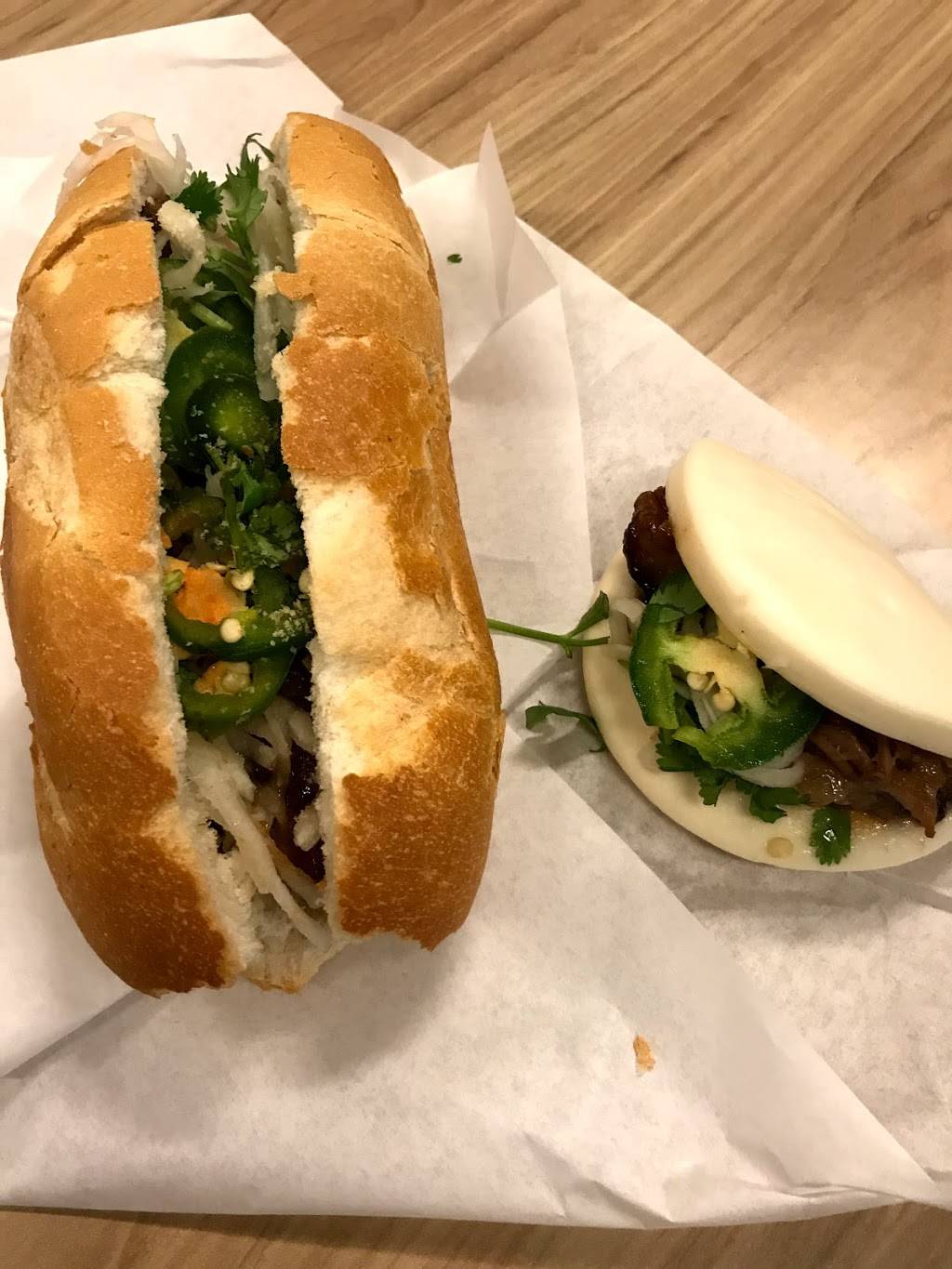 Saigon Sisters (French Market) | restaurant | 131 N Clinton St, Chicago, IL 60661, USA | 3124960094 OR +1 312-496-0094