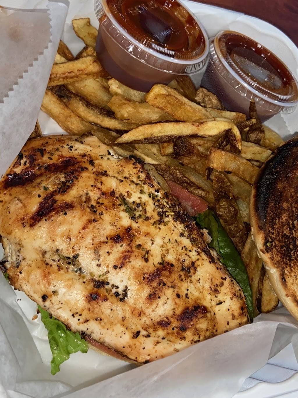 THE CUT BAR & RESTAURANT | restaurant | 2570 Bus Park Dr, Waldorf, MD 20601, USA | 3016451071 OR +1 301-645-1071