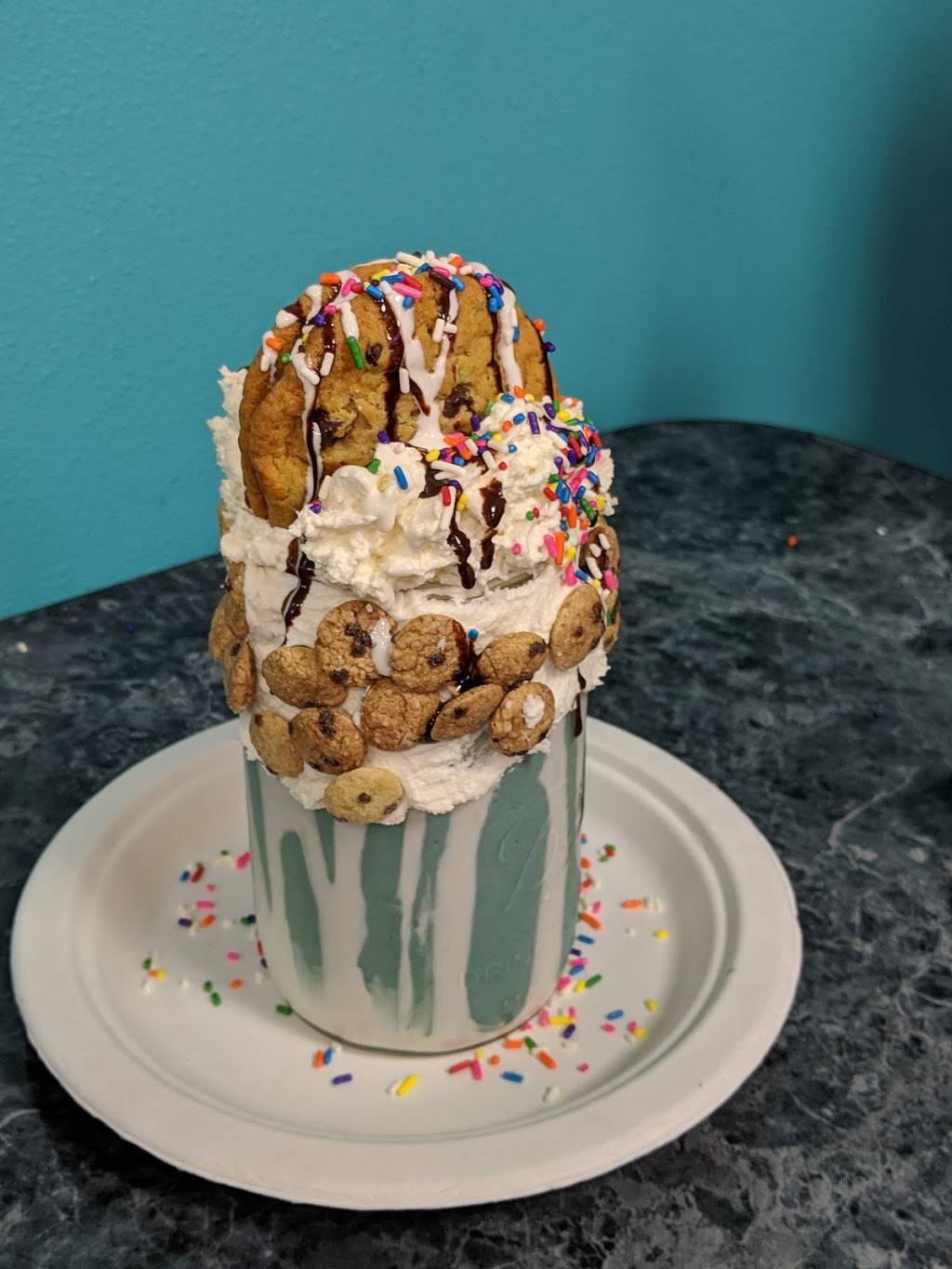 Monster Shakes | restaurant | 425 S Sunrise Way Suite H-7, Palm Springs, CA 92262, USA | 7603259803 OR +1 760-325-9803