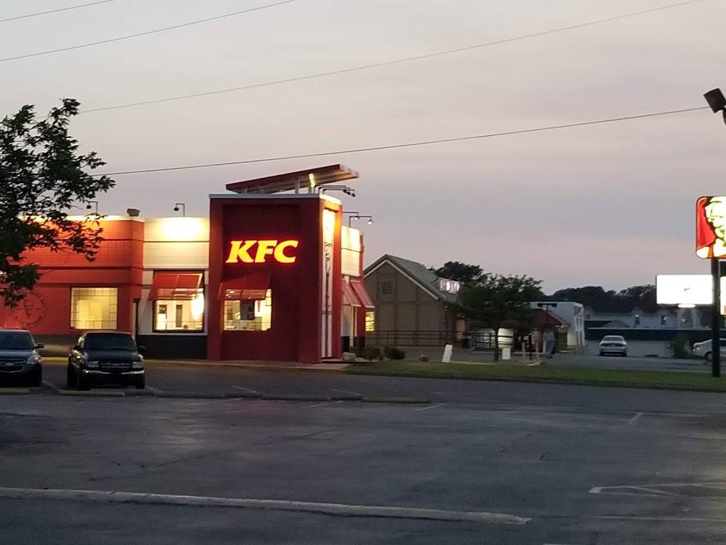 KFC | restaurant | 6131 E 21st St N, Wichita, KS 67208, USA | 3165583830 OR +1 316-558-3830