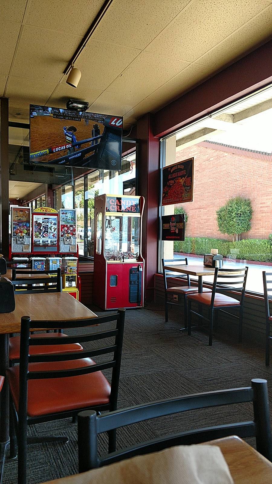 Round Table Pizza | meal delivery | 37480 Fremont Blvd, Fremont, CA 94536, USA | 5107939393 OR +1 510-793-9393