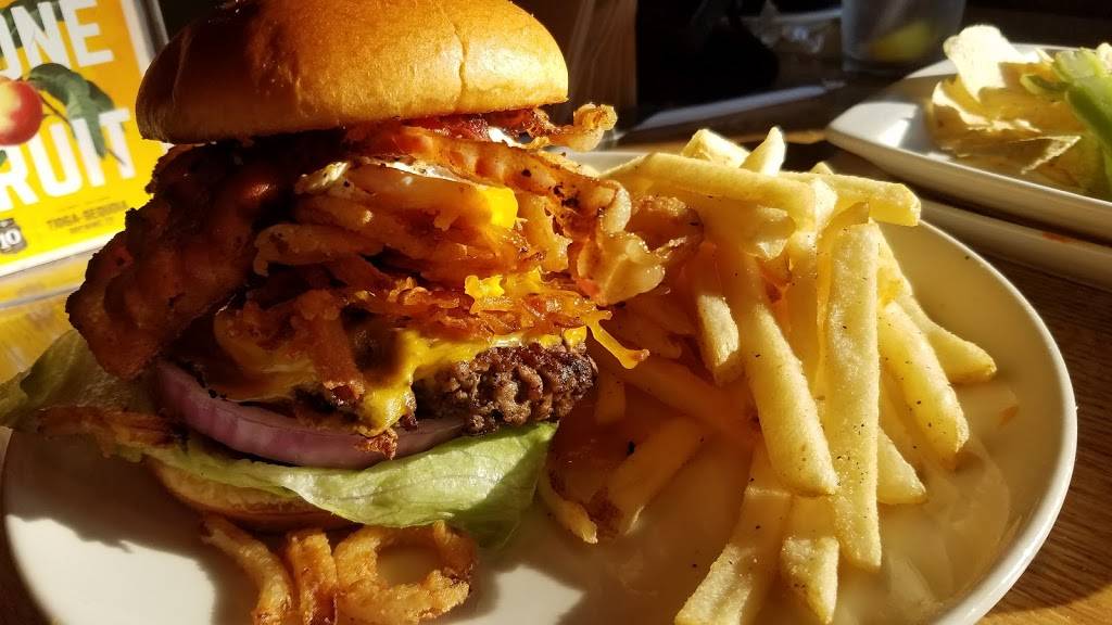 Applebees Grill + Bar | restaurant | 7007 N Cedar Ave, Fresno, CA 93720, USA | 5593227144 OR +1 559-322-7144