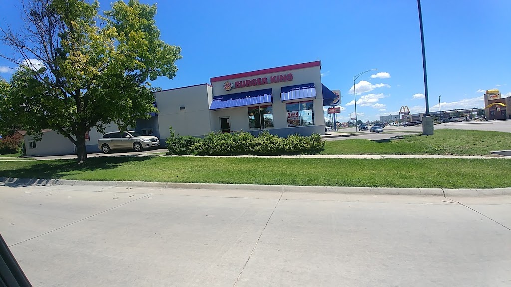 Burger King | restaurant | 808 W Wyatt Earp Blvd, Dodge City, KS 67801, USA | 7853713188 OR +1 785-371-3188