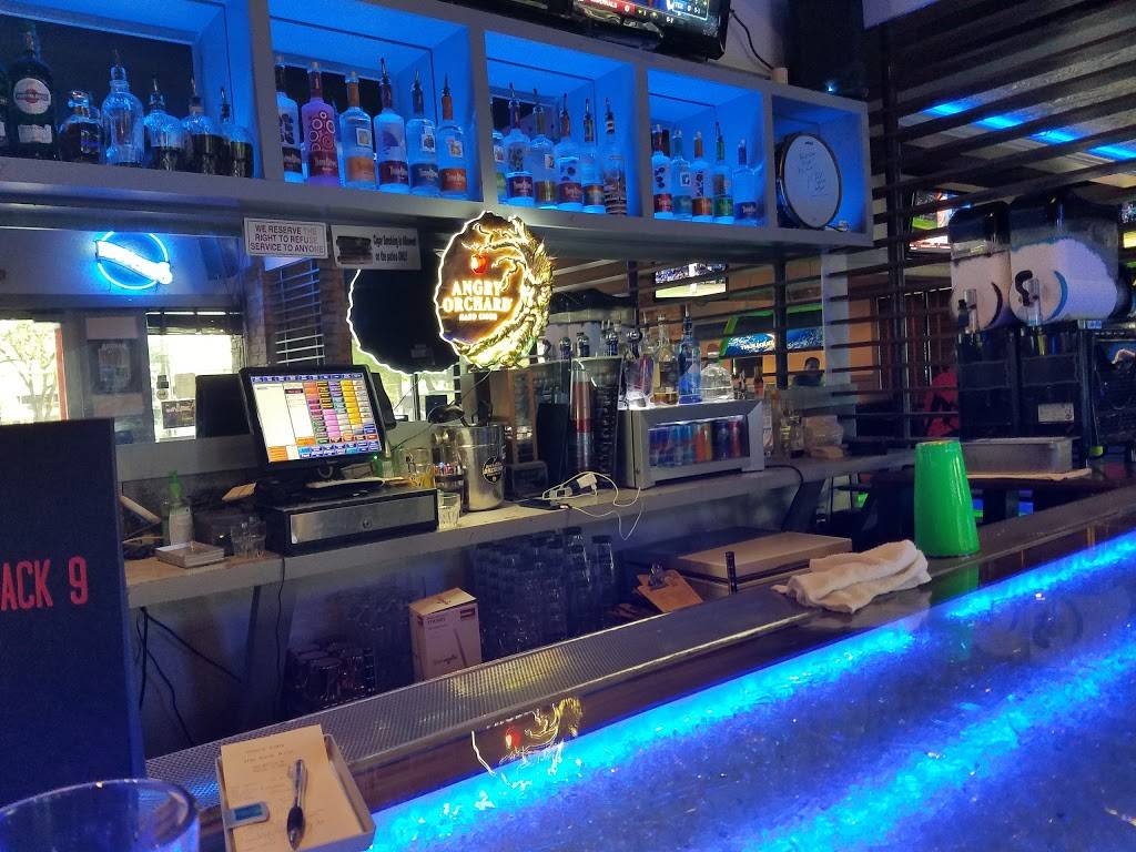 The Back 9 Sports Bar & Grill | restaurant | 4060 Belt Line Rd, Addison, TX 75001, USA | 2142727028 OR +1 214-272-7028