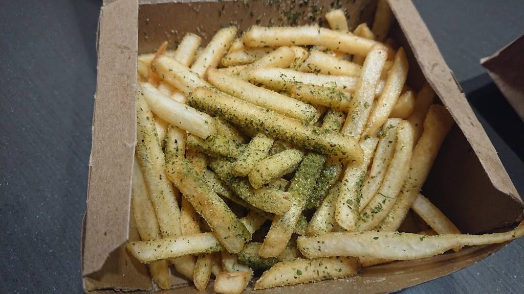 McDonalds | cafe | 9989 Bayview Ave, Richmond Hill, ON L4C 9W4, Canada | 9057705301 OR +1 905-770-5301