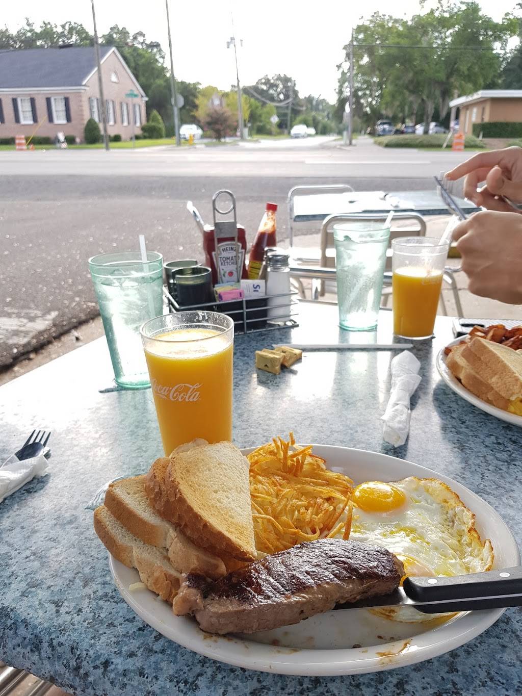 Metro Diner | cafe | 3302 Hendricks Ave, Jacksonville, FL 32207, USA | 9043983701 OR +1 904-398-3701