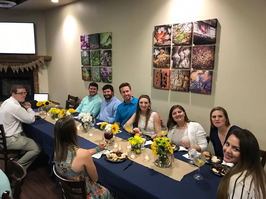 Hofbrau on The Green | restaurant | 180 Golf Course Rd, New Braunfels, TX 78130, USA | 8306279890 OR +1 830-627-9890