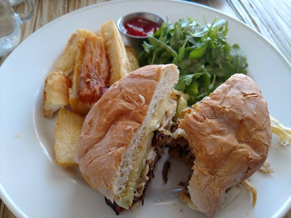 Farmhouse | restaurant | 43 S Main St, Newtown, CT 06470, USA | 2034912840 OR +1 203-491-2840