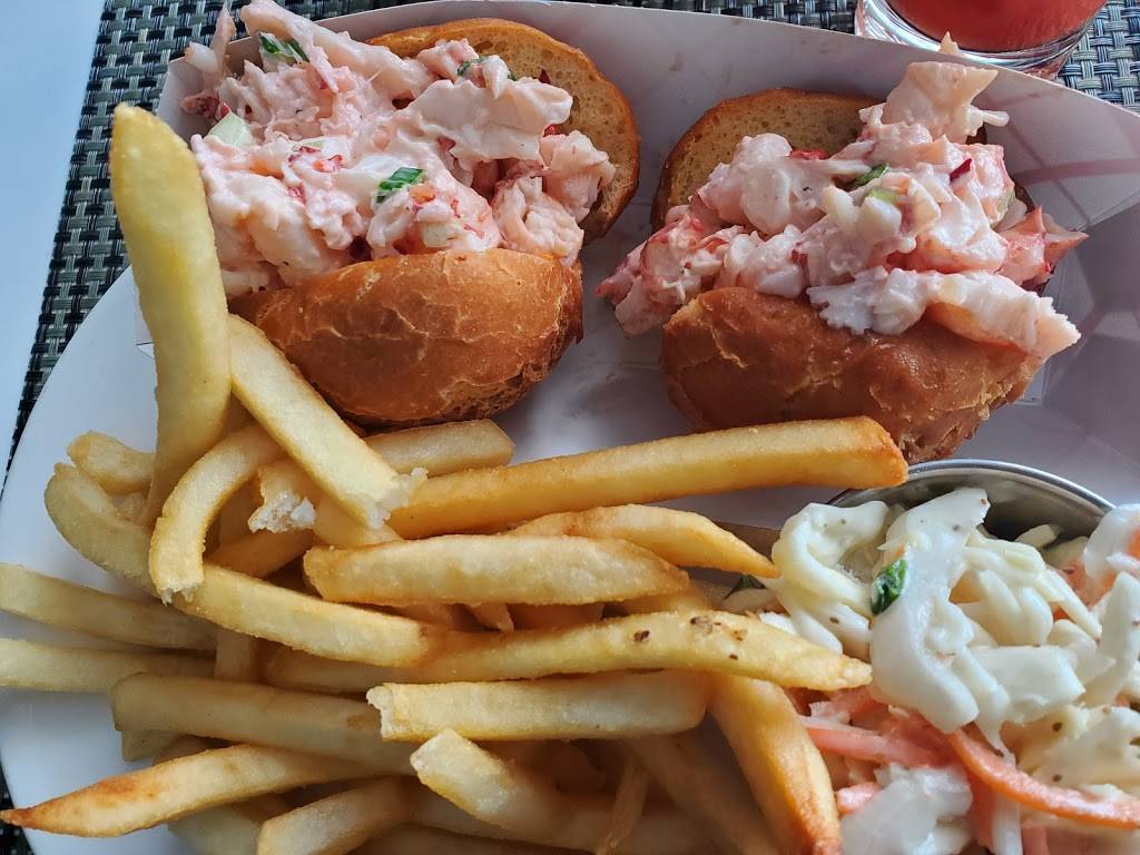 Legal Seafood | restaurant | Logan Airport Terminal B, Boston, MA 02128, USA | 8575743888 OR +1 857-574-3888