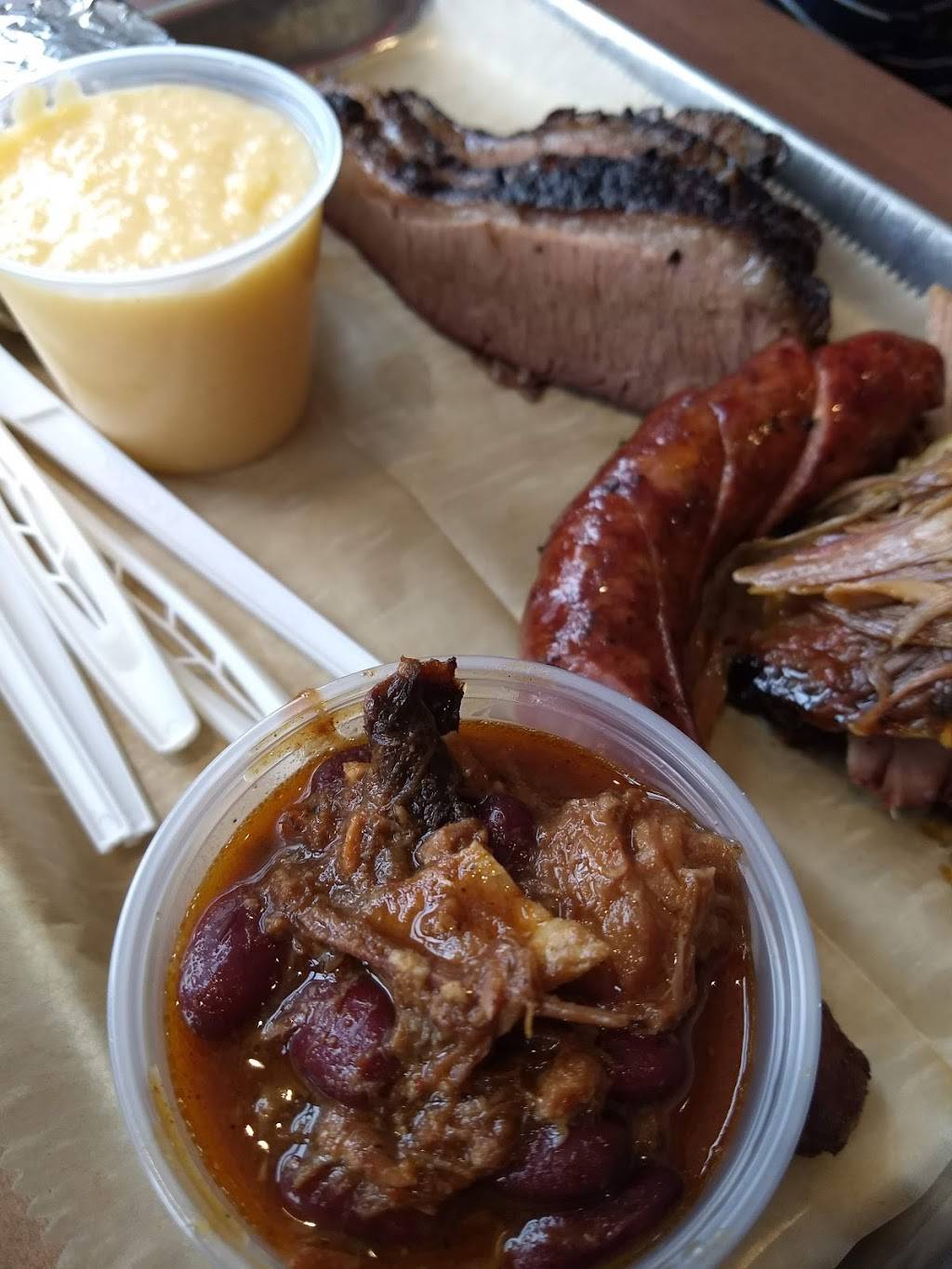 Heavens Table BBQ | restaurant | 2238 N Farwell Ave, Milwaukee, WI 53202, USA | 4147327109 OR +1 414-732-7109