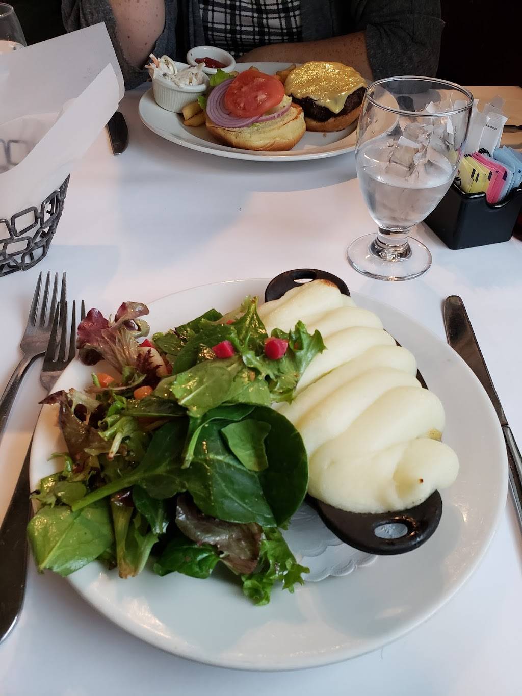 Irish Inn At Glen Echo | restaurant | 6119 Tulane Ave, Glen Echo, MD 20812, USA | 3012296600 OR +1 301-229-6600