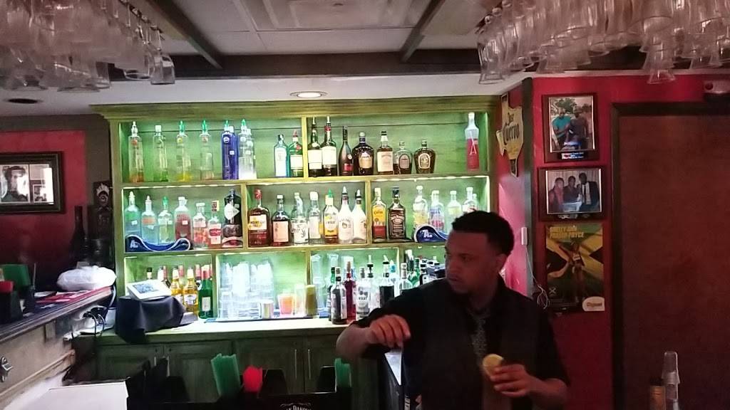 Jamaica Gates | restaurant | 1020 W Arkansas Ln, Arlington, TX 76013, USA | 8177952600 OR +1 817-795-2600