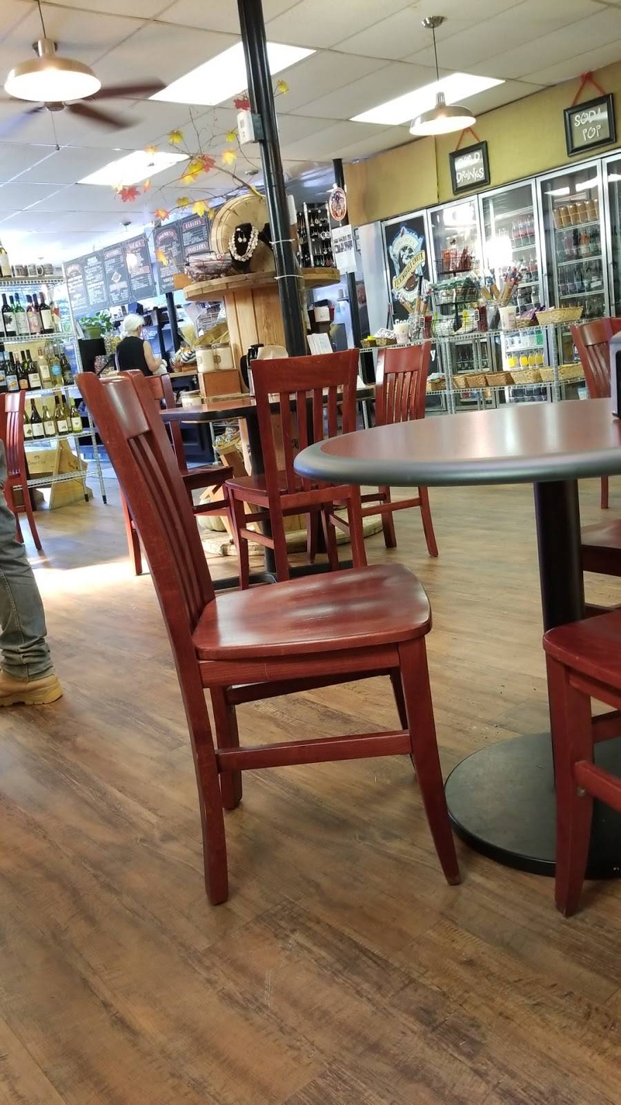 Courthouse Market & Grill | restaurant | 2962 River Rd W, Goochland, VA 23063, USA | 8045569030 OR +1 804-556-9030