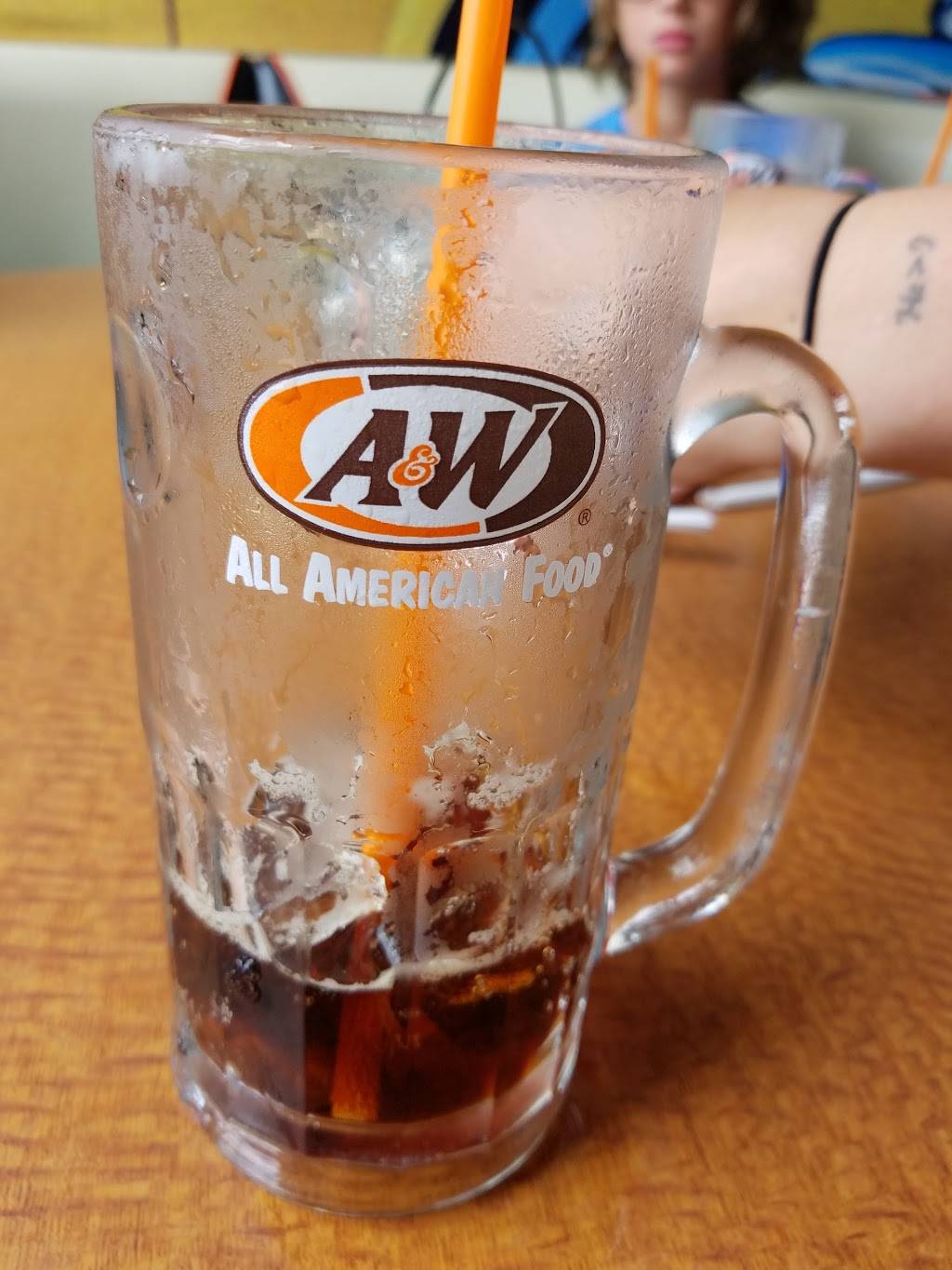 A&W Restaurant | restaurant | 2522 E University Ave, Des Moines, IA 50317, USA | 5152624700 OR +1 515-262-4700