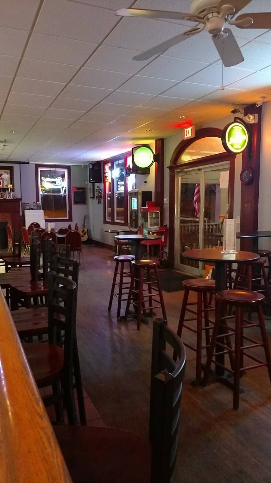 Mr. Ds Tavern | cafe | 876 Rubber Ave, Naugatuck, CT 06770, USA | 2034904770 OR +1 203-490-4770