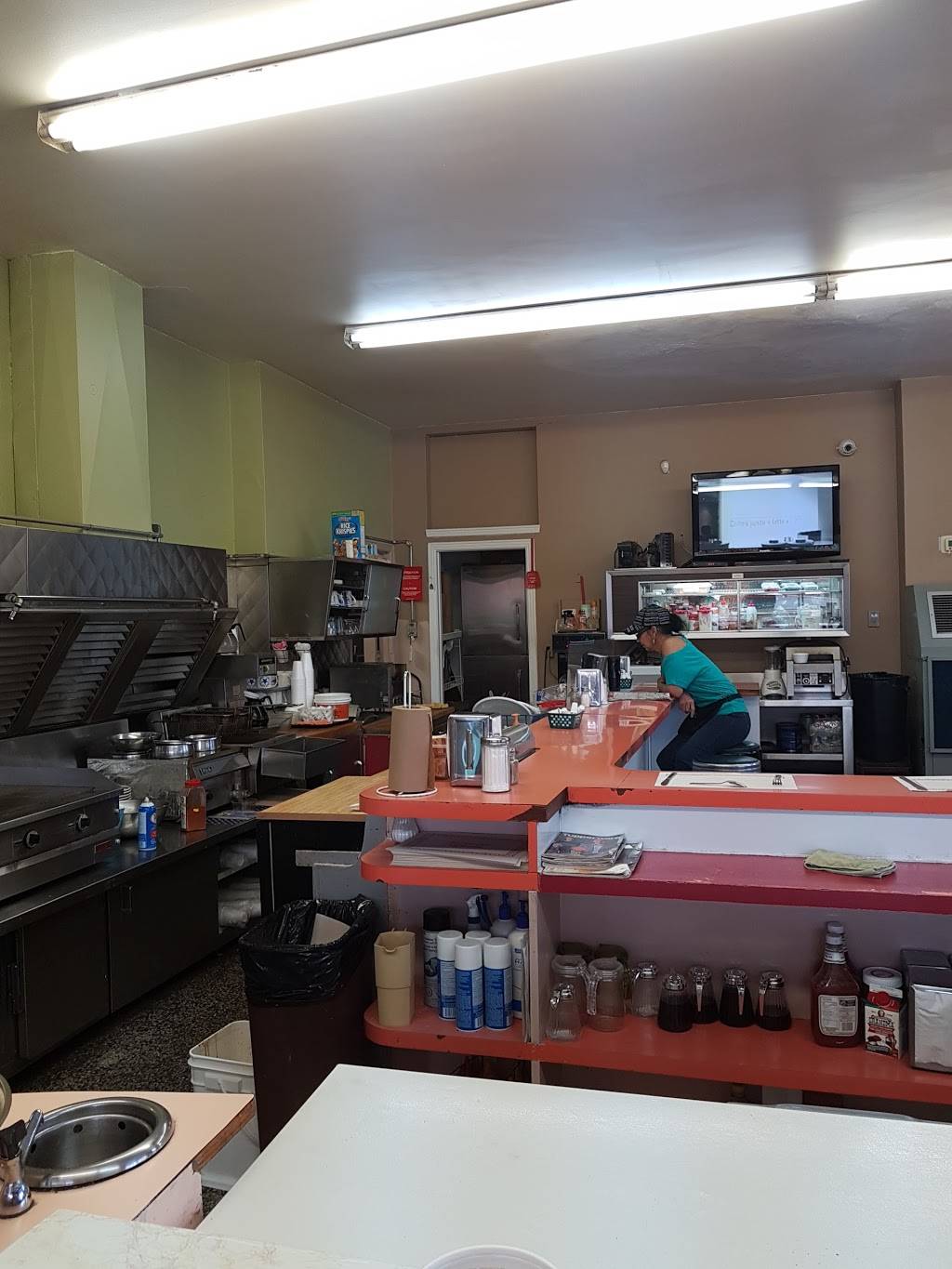 Restaurant Laiterie Montreal E | restaurant | 38 Avenue Broadway, Montréal-Est, QC H1B 4Z8, Canada | 5146454616 OR +1 514-645-4616