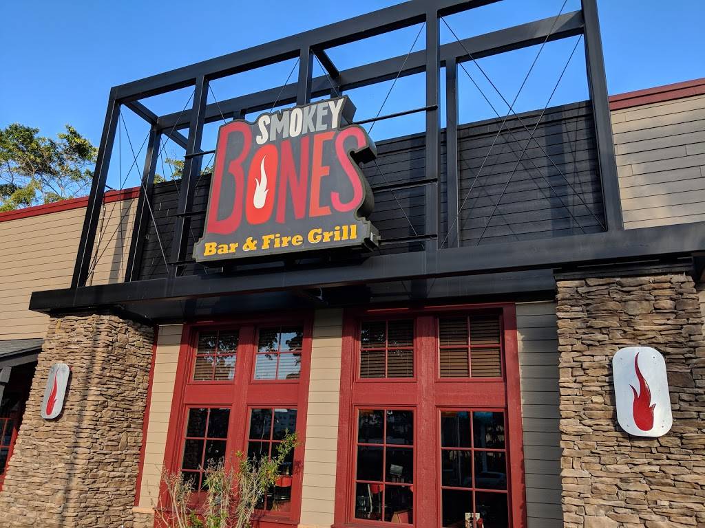 Smokey Bones Bar & Fire Grill | restaurant | 6500 N Federal Hwy, Fort Lauderdale, FL 33306, USA | 9544937779 OR +1 954-493-7779