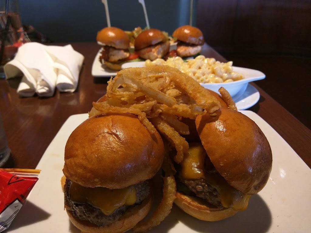 Bar Louie - The Promenade Bolingbrook | night club | 619 E Boughton Rd #A, Bolingbrook, IL 60440, USA | 6304107100 OR +1 630-410-7100