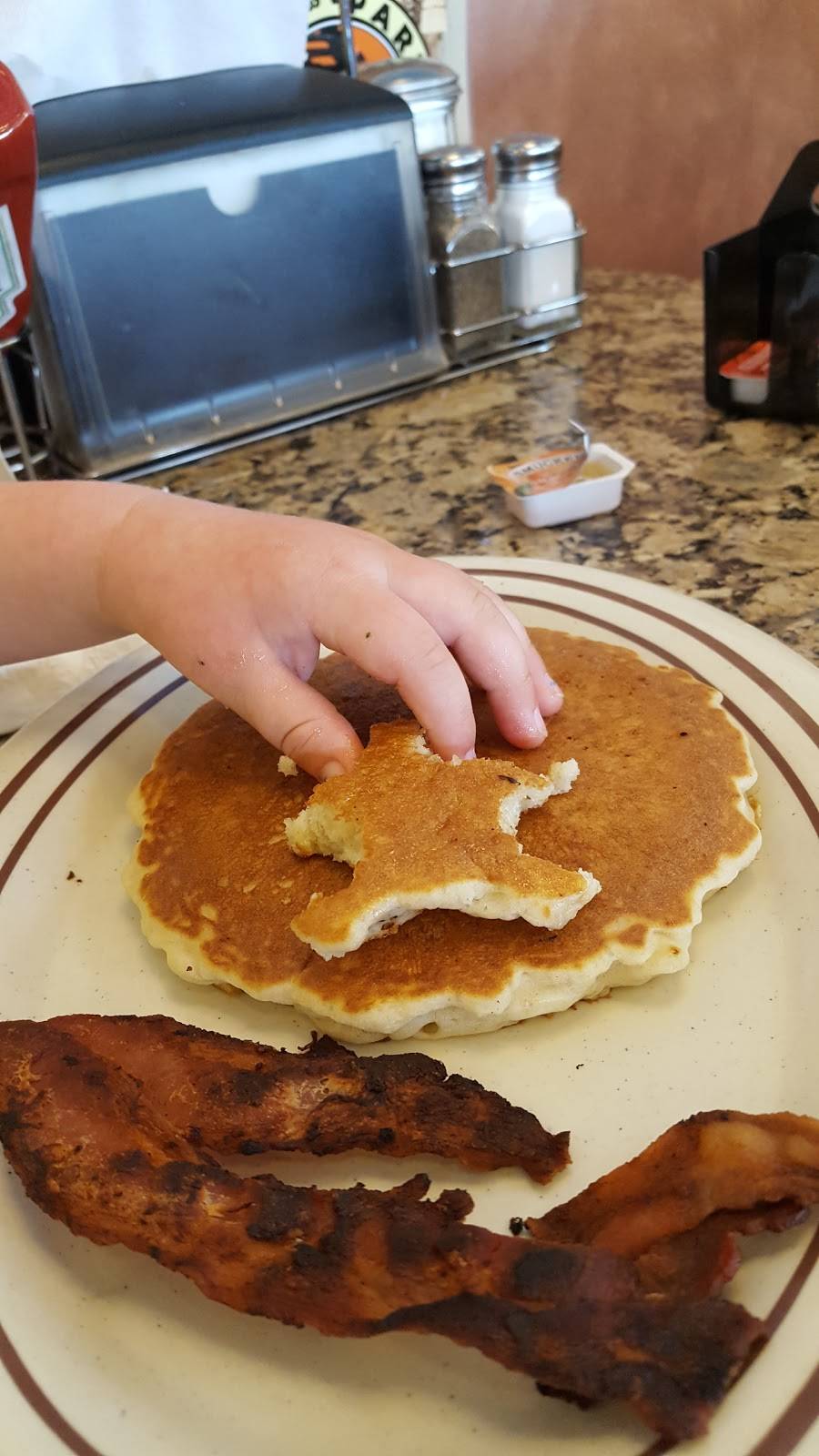 Parthenon Coney Island & Restaurant | restaurant | 17064 Fort St, Riverview, MI 48193, USA | 7342855900 OR +1 734-285-5900