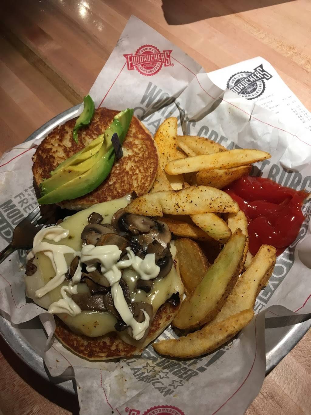 Fuddruckers | restaurant | 8941 N Black Canyon Hwy, Phoenix, AZ 85021, USA | 6028701111 OR +1 602-870-1111