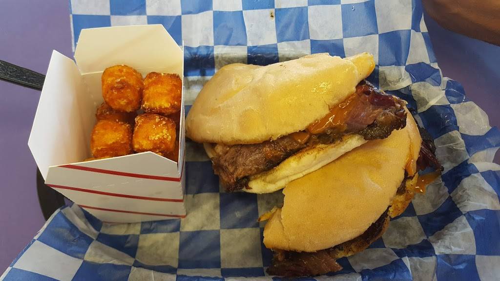 Doggz & Hoggz | restaurant | 781 Main St, Falmouth, MA 02540, USA | 5085483663 OR +1 508-548-3663