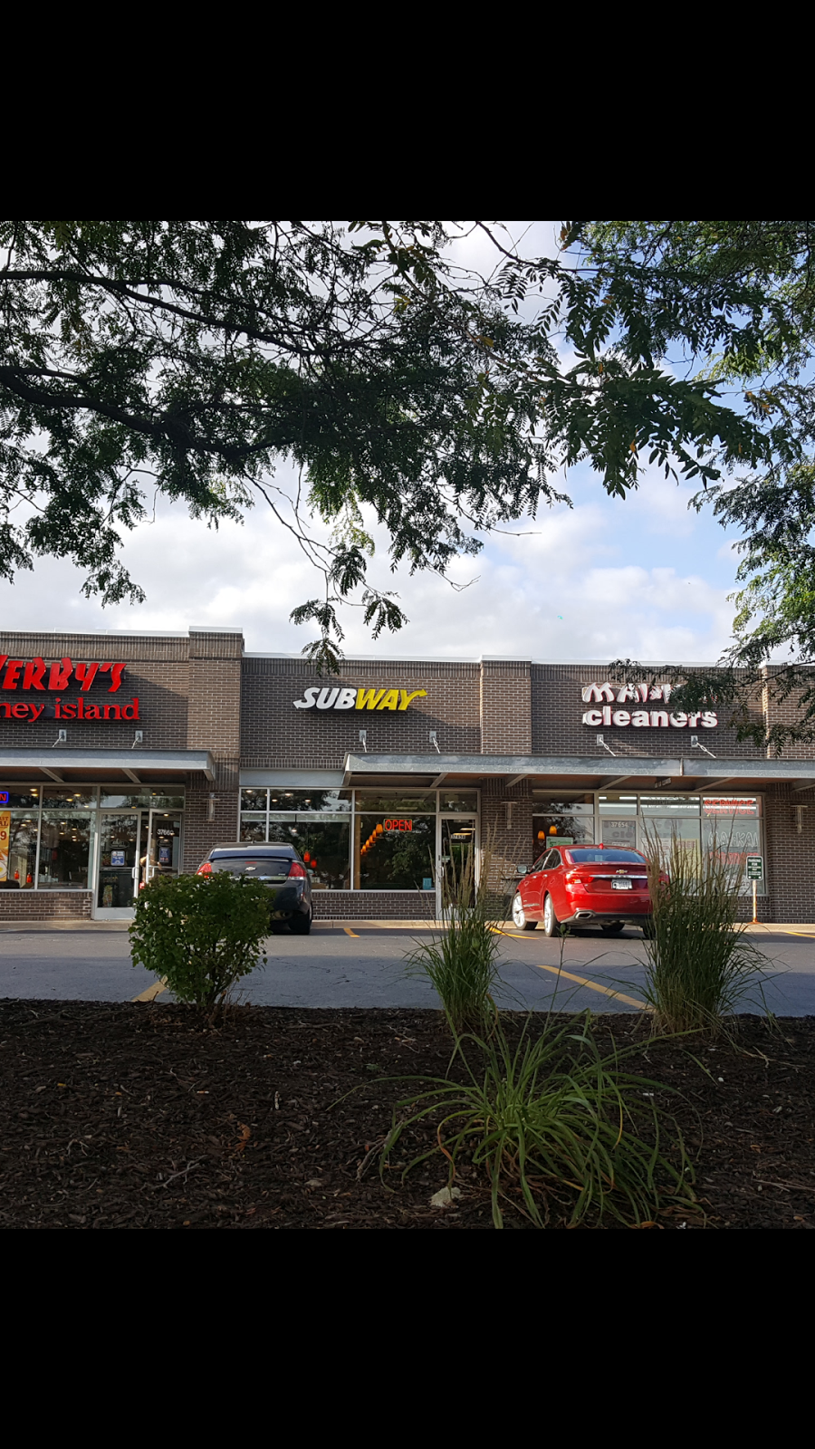 Subway | restaurant | 37656 West 12 Mile Road, Farmington Hills, MI 48331, USA | 2484889022 OR +1 248-488-9022