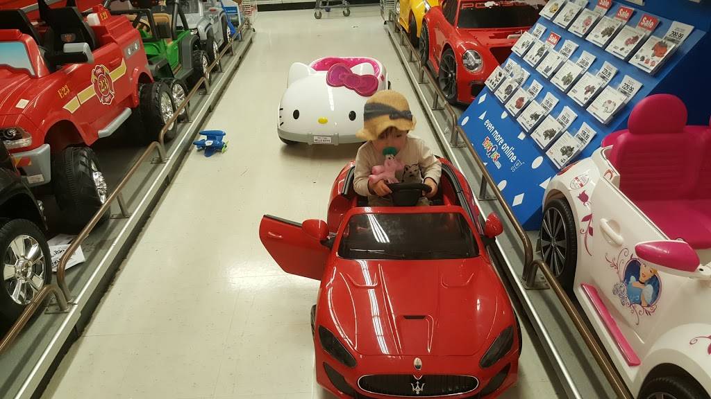 Roscoe Square | shopping mall | 3330 N Western Ave, Chicago, IL 60618, USA | 6306452800 OR +1 630-645-2800