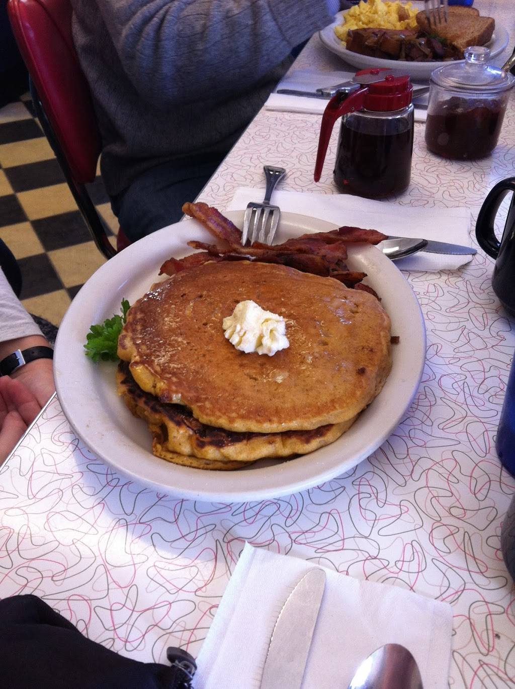 Fairlane Grill | restaurant | 617 Bethlehem Pike, Erdenheim, PA 19038, USA | 2152335863 OR +1 215-233-5863