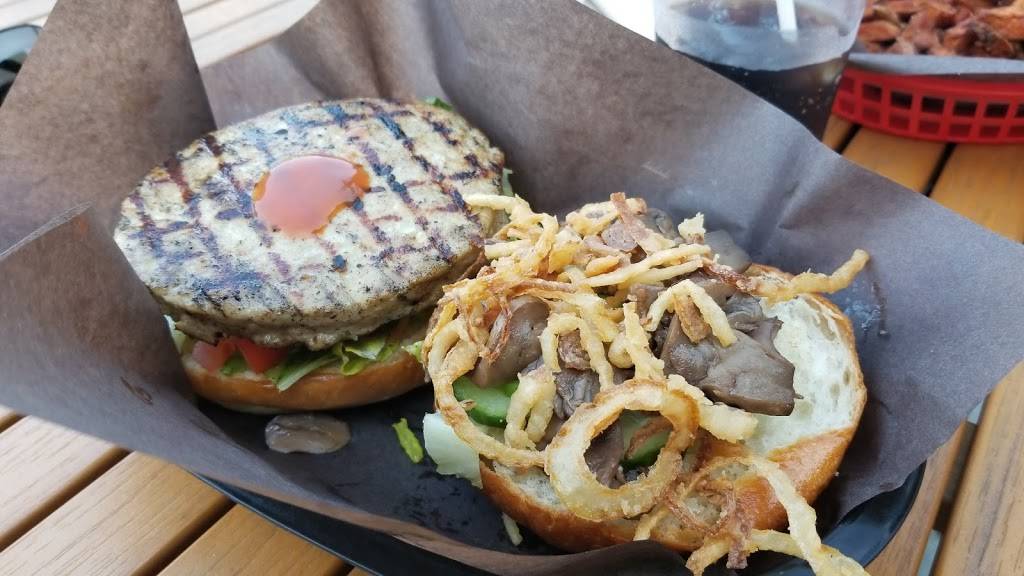 Woodys Burgers | restaurant | 3795 Lake Shore Blvd W, Etobicoke, ON M8W 1R2, Canada | 4165462093 OR +1 416-546-2093