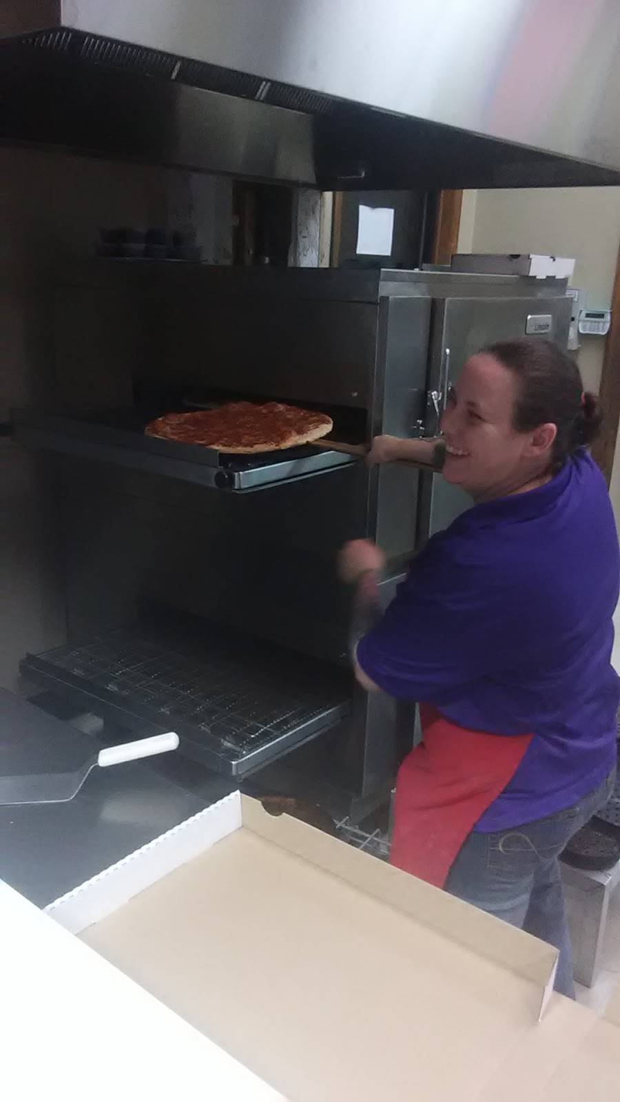 Hussons Pizza | restaurant | 2415 Kanawha Terrace, St Albans, WV 25177, USA | 3047222135 OR +1 304-722-2135