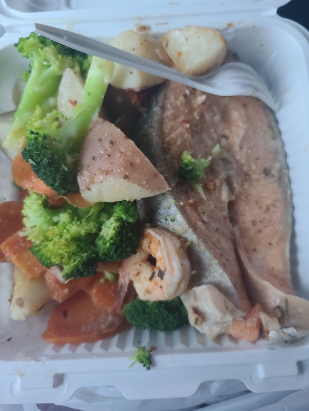 Steamed Fish & Seafood | restaurant | 3344 Broadway, New York, NY 10031, USA | 3472687919 OR +1 347-268-7919