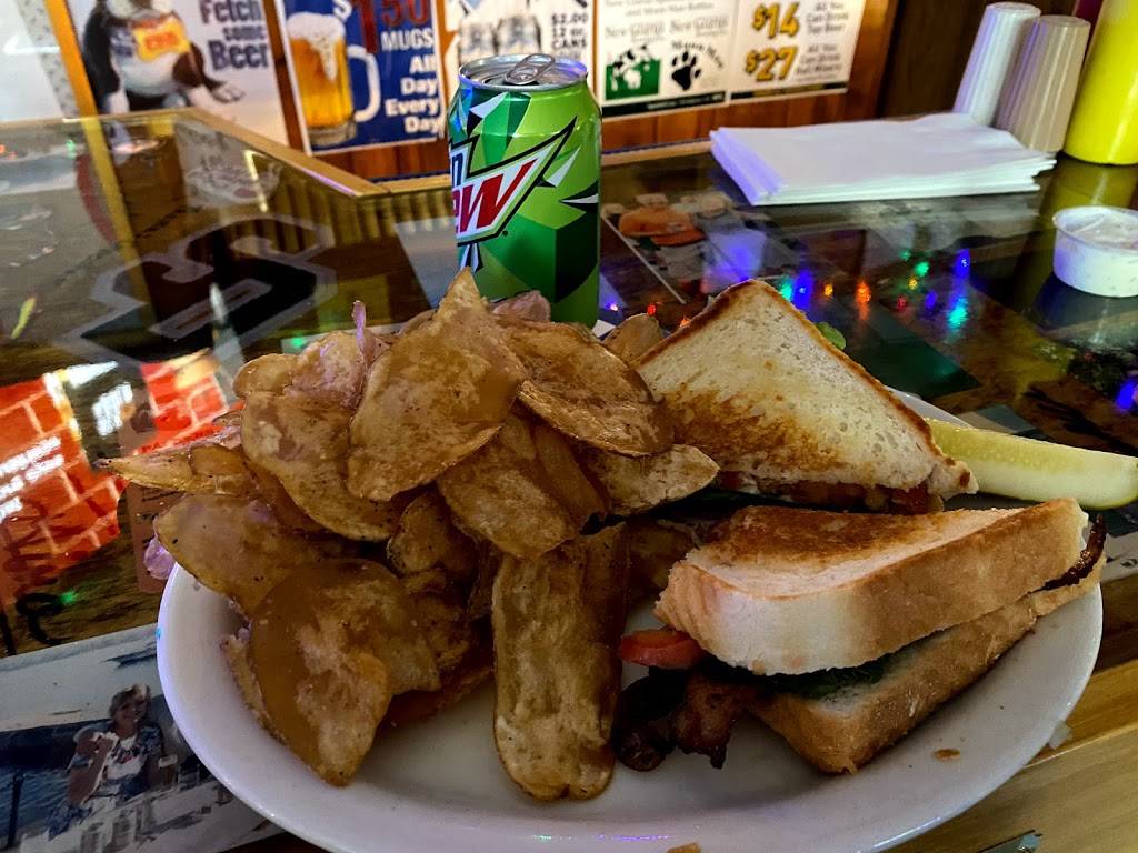 Johnny Gs Fishing Hole | restaurant | 6962 Co Rd M, Sturgeon Bay, WI 54235, USA | 9207439814 OR +1 920-743-9814