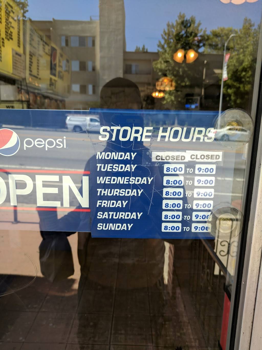 Super Charburgers | restaurant | 7700 Foothill Blvd, Tujunga, CA 91042, USA | 8183531358 OR +1 818-353-1358