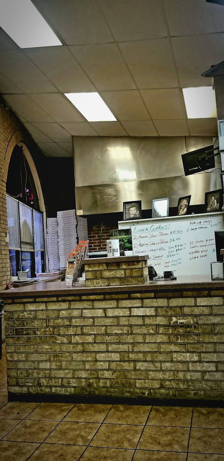 Hubbard Park Pizza | meal delivery | 843 W Main St, Meriden, CT 06451, USA | 2036398941 OR +1 203-639-8941