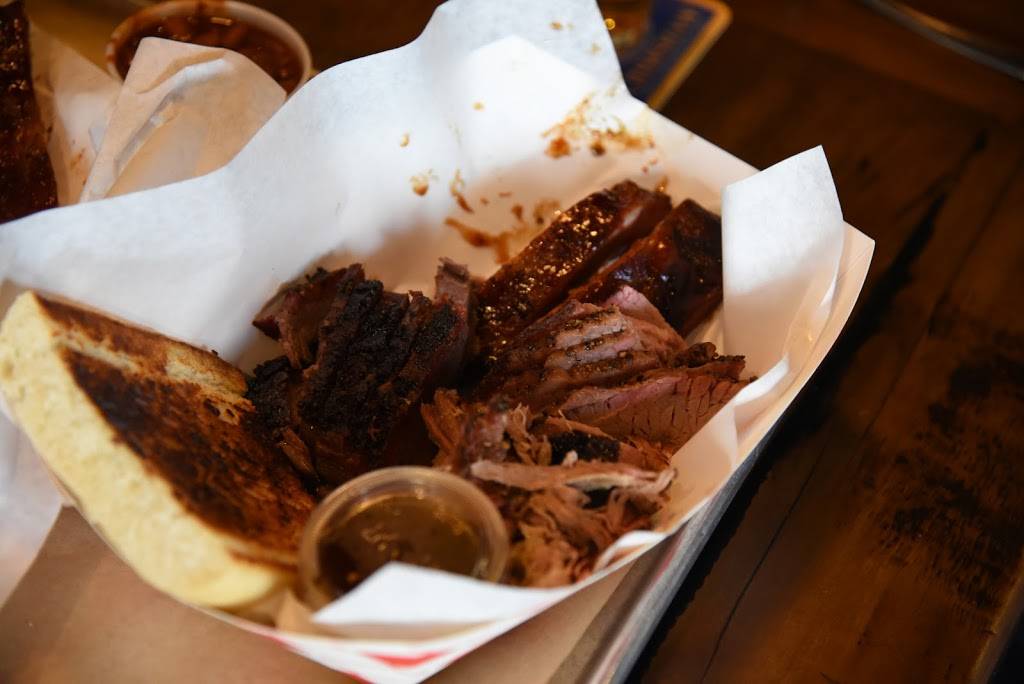 The Crossroads BBQ | restaurant | 241 Crossroads Blvd, Carmel-By-The-Sea, CA 93923, USA | 8312507616 OR +1 831-250-7616