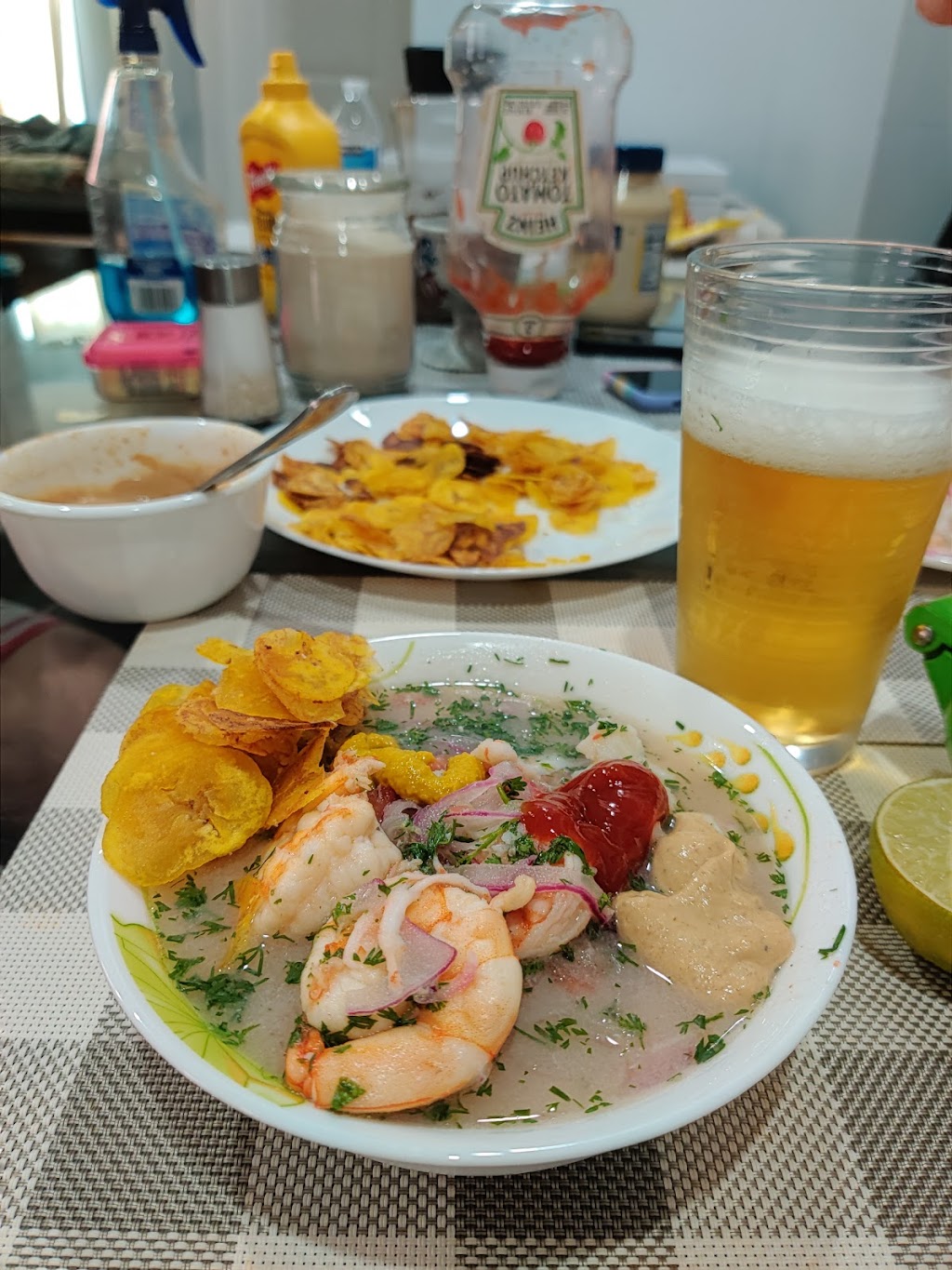 La Sazón Guayaca | restaurant | 25-40 99th St, Queens, NY 11369, USA | 3472083996 OR +1 347-208-3996