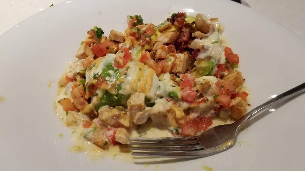 G Bar and Bistro | restaurant | 6711 E Ben White Blvd, Austin, TX 78744, USA | 5123858400 OR +1 512-385-8400