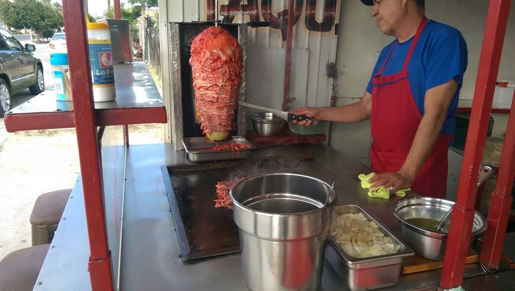 Tacos La Esquinita | restaurant | Benito Juárez 1021, Encanto Sur, 21447 Tecate, B.C., Mexico | 016651368622 OR +52 665 136 8622