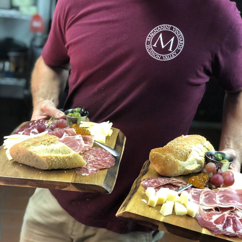 Magnanini Winery, Restaurant & Distillery | restaurant | 172 Strawridge Rd, Wallkill, NY 12589, USA | 8458952767 OR +1 845-895-2767