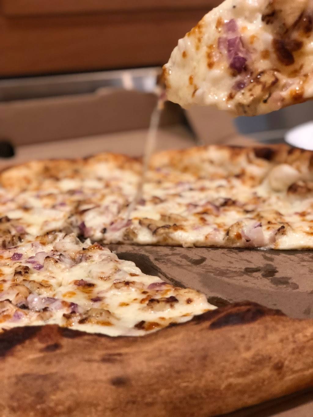 Eat-N-Out Pizza & Gelato | restaurant | 531 Monroe St, Detroit, MI 48226, USA | 3138005718 OR +1 313-800-5718