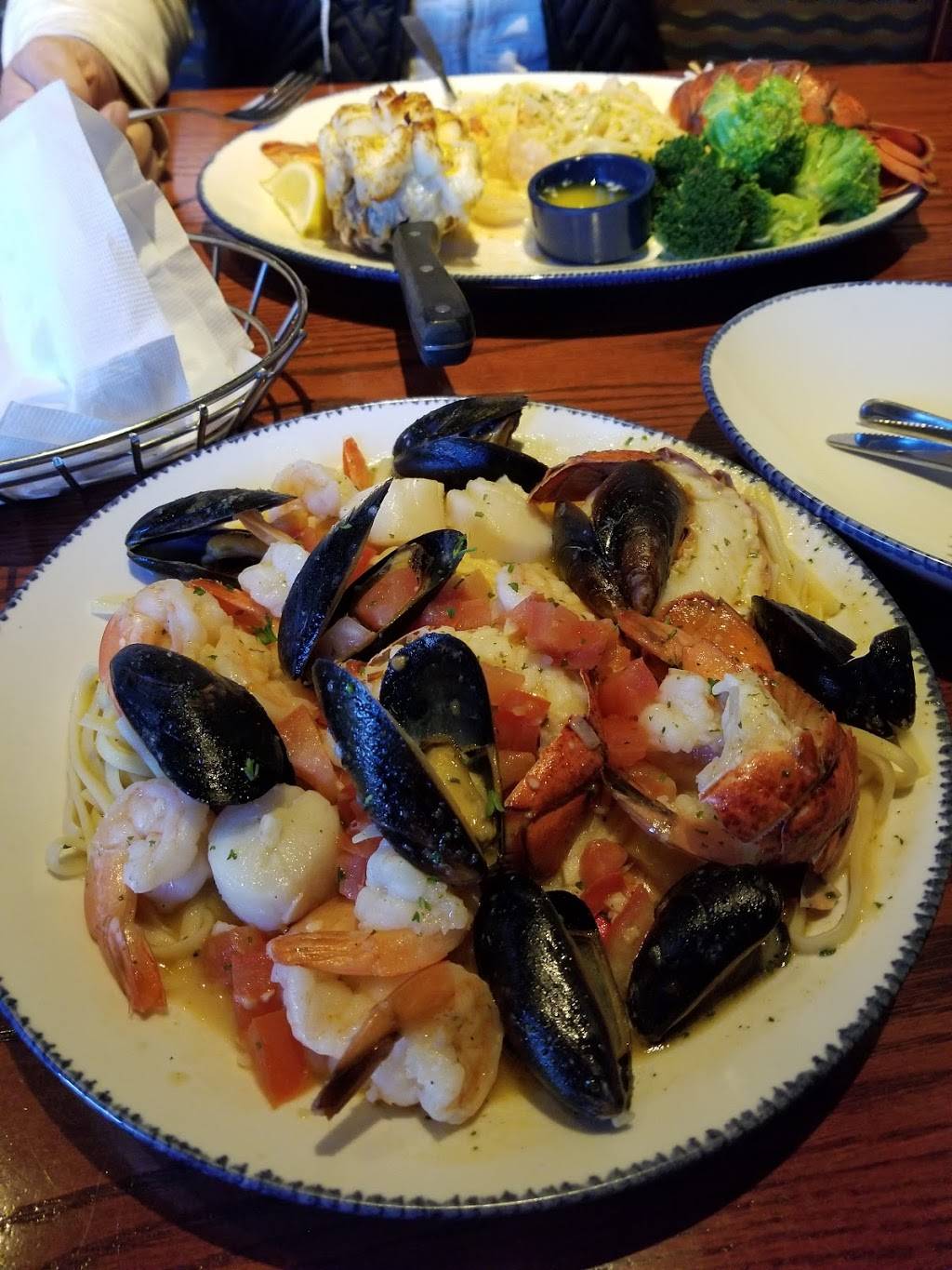 Red Lobster | restaurant | 450 NY-211, Middletown, NY 10940, USA | 8453433228 OR +1 845-343-3228