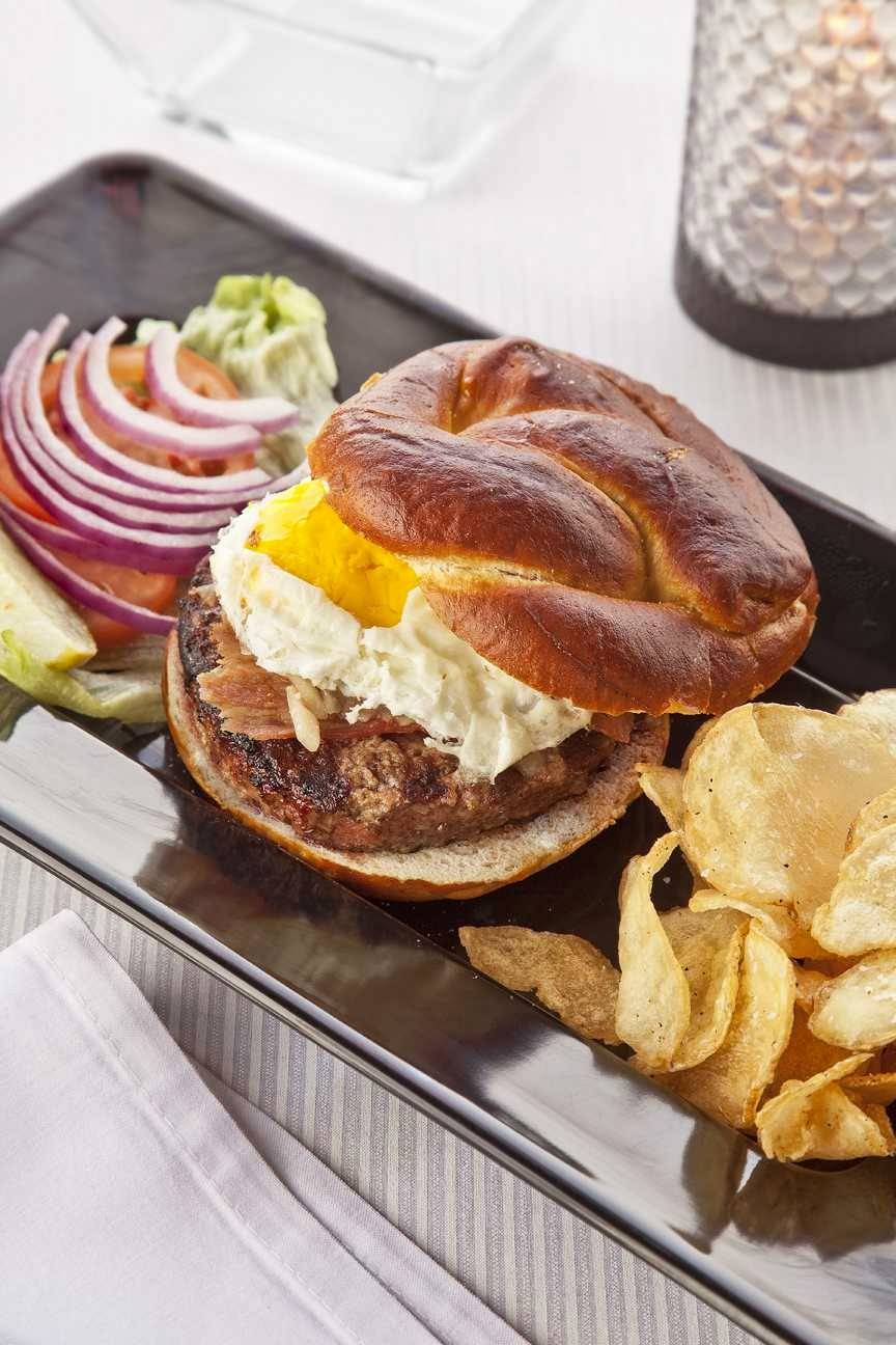 The Hollow Bistro & Brew | restaurant | 10641 Main St, Clarence, NY 14031, USA | 7167597351 OR +1 716-759-7351