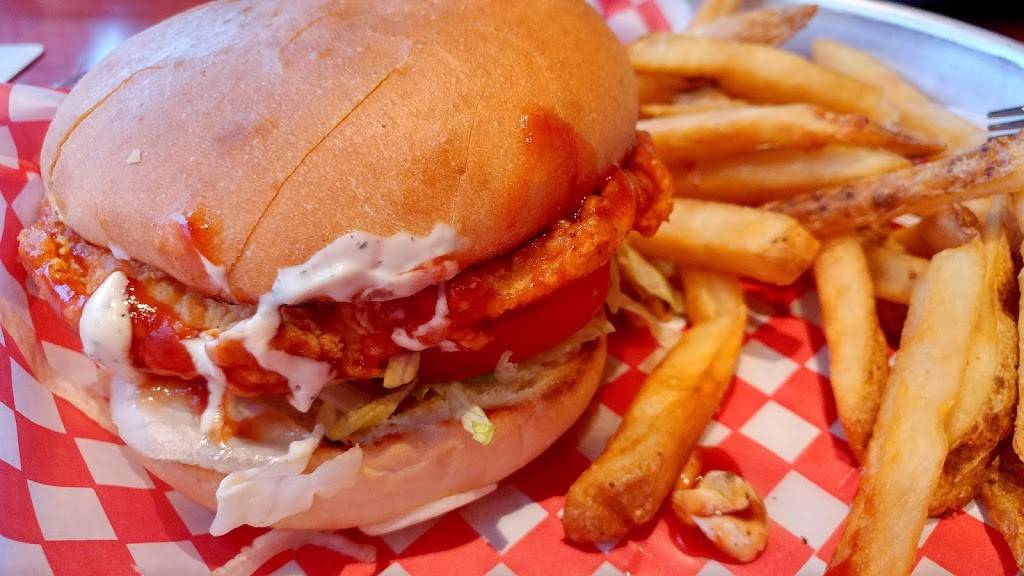 Chucks Roadhouse Bar & Grill | restaurant | 6465 Millcreek Dr, Mississauga, ON L5N 2V6, Canada | 9058160371 OR +1 905-816-0371