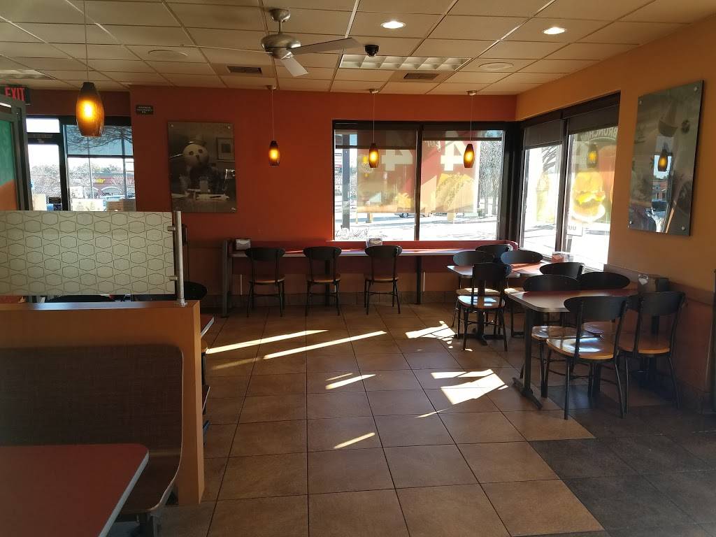 Jack in the Box | restaurant | 2323 W Ledbetter Dr, Dallas, TX 75224, USA | 2143337606 OR +1 214-333-7606