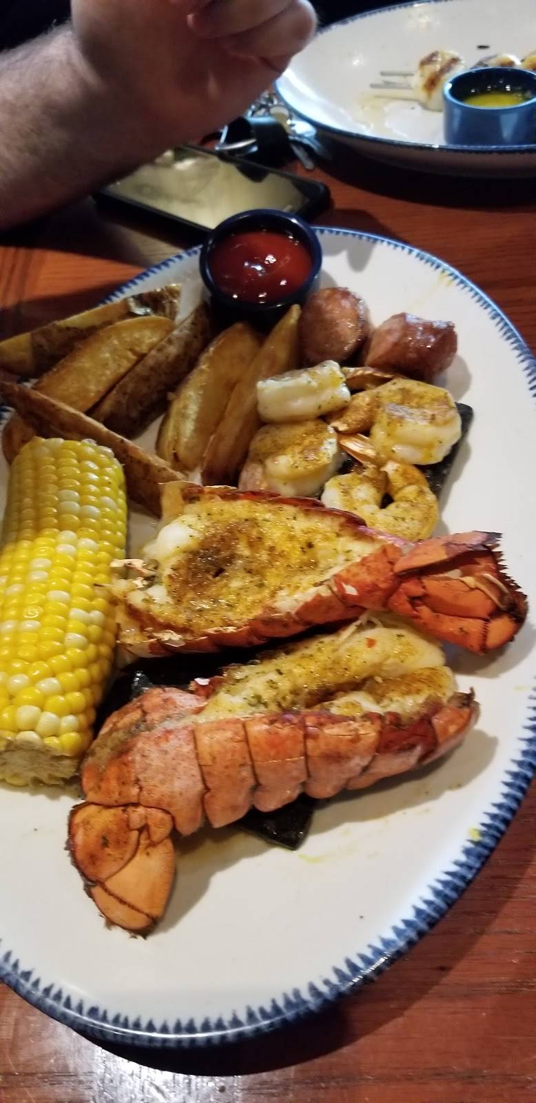 Red Lobster | restaurant | 2275 Lincoln Hwy, Langhorne, PA 19047, USA | 2159435350 OR +1 215-943-5350